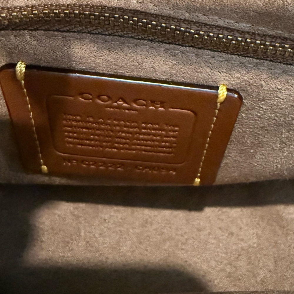 Coach Leather Shoulder/Crossbody Bag with Chunky Gold Chain Strap - Picture 2 of 12